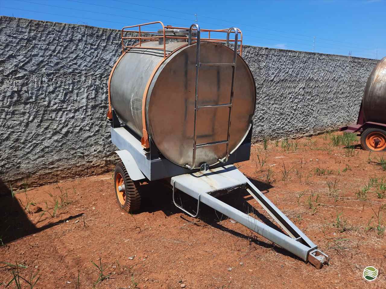 IMPLEMENTOS AGRICOLAS CARRETA TANQUE TANQUE 2500 LITROS Marcão Tratores UBERABA MINAS GERAIS MG